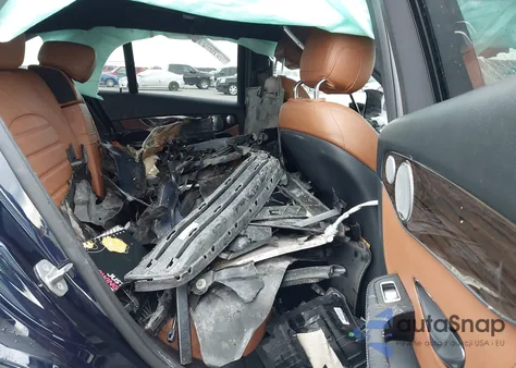 2021 Mercedes-Benz Glc 300 Suv z USA, uszkodzony, nr VIN W1N0G8DB5MF867153